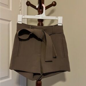NWOT Aritzia (Wilfred) New Tie Front Short - Size 00 - Shitake